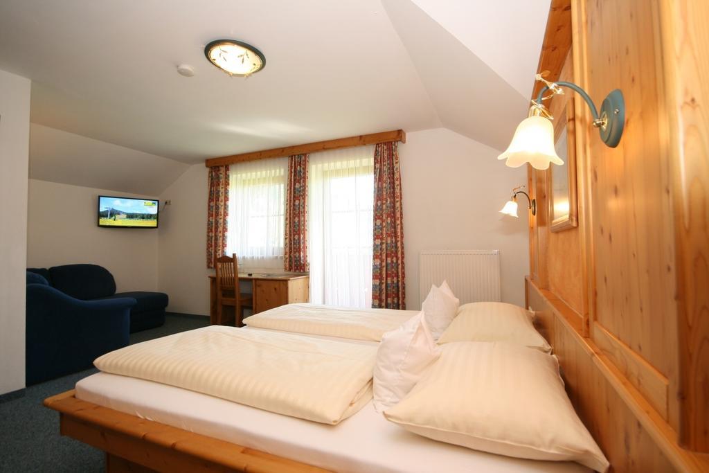 Cafe' Hermann Hotel