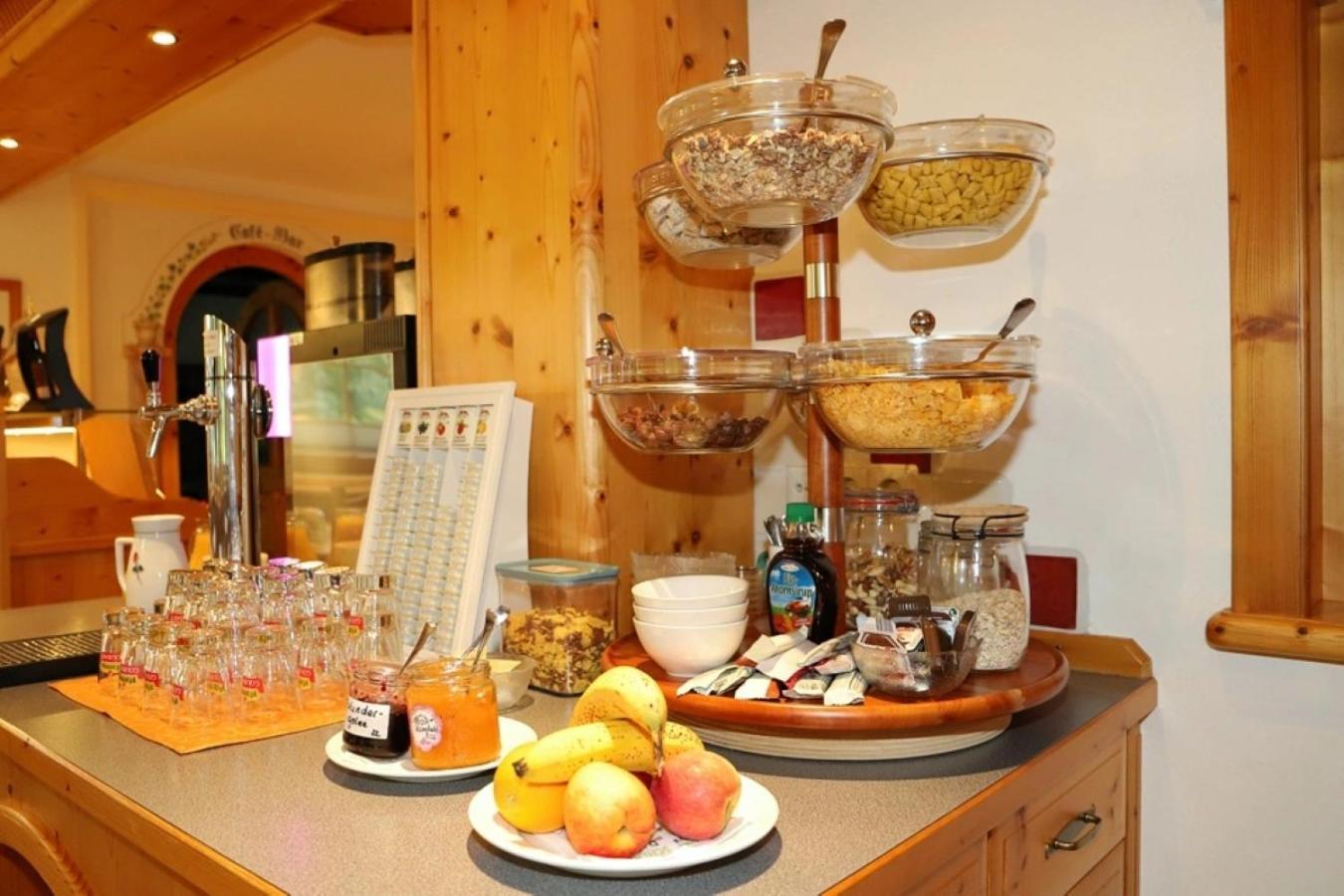 Cafe' Hermann Hotel
